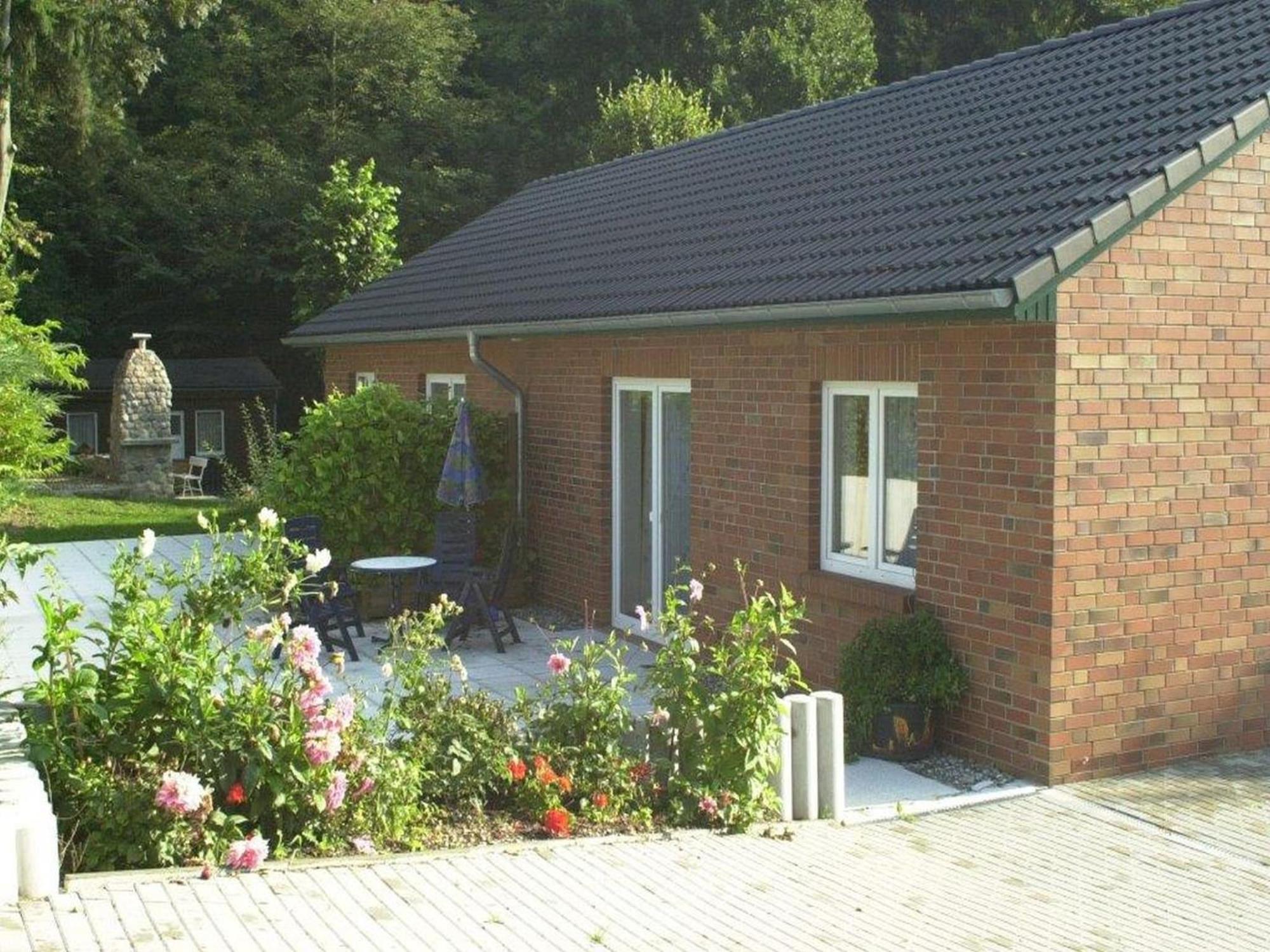 Farm Holiday Home In Damshagen With Garden คลุทซ์ ภายนอก รูปภาพ
